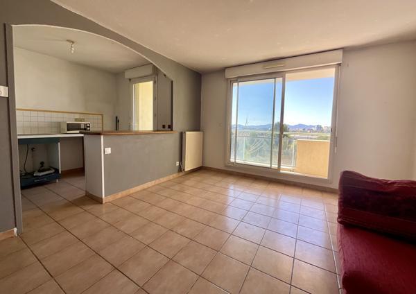 Marseille (13013) 13013 - SAINT MITRE - 3 PIÈCES - 2 CHAMBRES - 68M² - APPARTEMENT LUMINEUX AVEC TERRASSE - AU CALME - BOX FERME