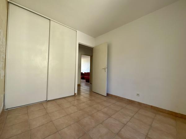 Marseille (13013) 13013 - SAINT MITRE - 3 PIÈCES - 2 CHAMBRES - 68M² - APPARTEMENT LUMINEUX AVEC TERRASSE - AU CALME - BOX FERME