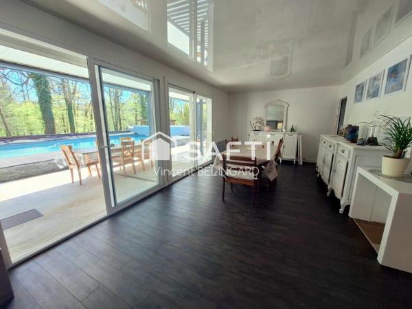 Maison 9 pièces avec atelier piscine et garage double