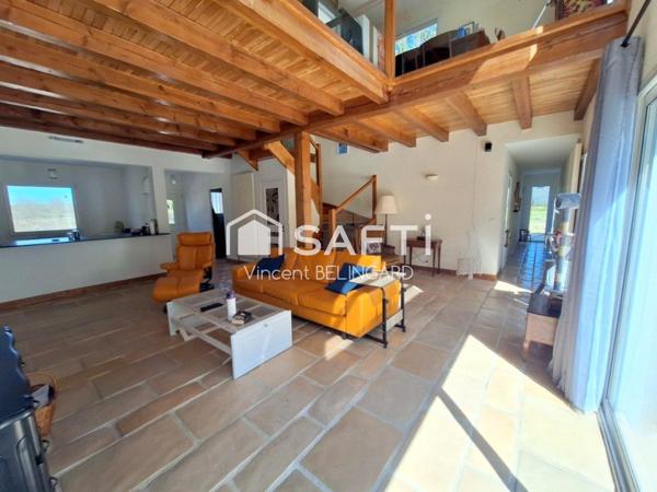 Maison 9 pièces avec atelier piscine et garage double