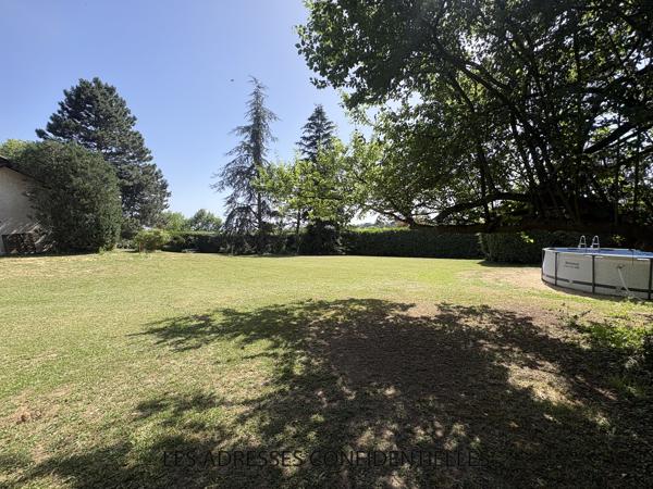 SAINT DIDIER AU MONT D'OR – Beau Terrain plat à bâtir de 976 m²