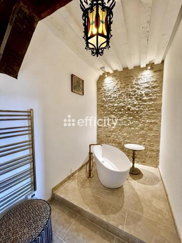 Appartement
         2 pièces
        - 80 m² 160 000 € *