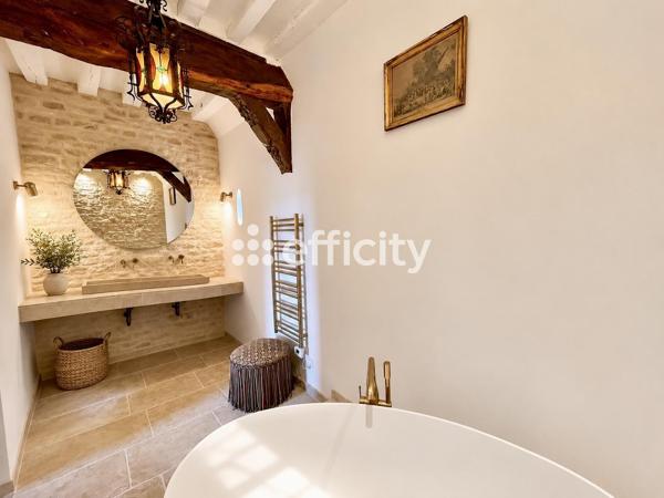 Appartement
         2 pièces
        - 80 m² 160 000 € *