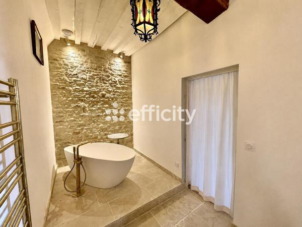 Appartement
         2 pièces
        - 80 m² 160 000 € *