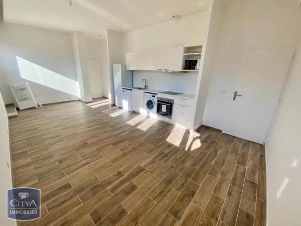 Appartement à louer 4 pièces 68.1m² Le Lavandou (83980)
