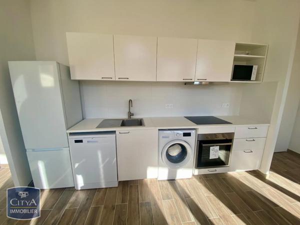 Appartement à louer 4 pièces 68.1m² Le Lavandou (83980)