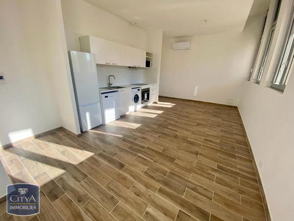 Appartement à louer 4 pièces 68.1m² Le Lavandou (83980)