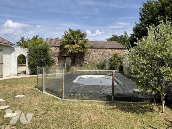 PAIMBOEUF - Maison en pierre avec piscine et dépendances