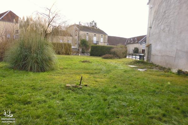 LAVONCOURT, centre du village, terrain à bâtir.