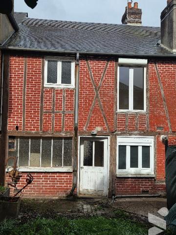 YVETOT, maison mitoyenne de ville d'~74m², deux chambres,1 bureau, jardinet, Grenier, petit bâtiment