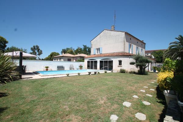 Maison à vendre 5 pièces TONNEINS (47) 190m² habitables- Piscine- Garage- Terrain 693m²