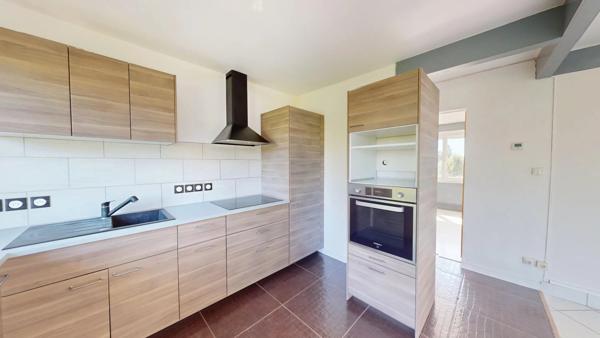Location                                                      Appartement
                        
                     3 pièces                      72 m2                     à Lucé