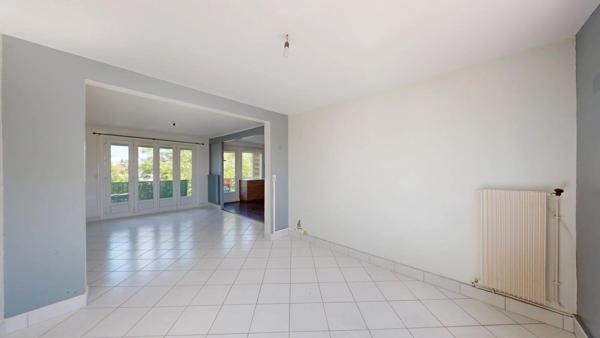 Location                                                      Appartement
                        
                     3 pièces                      72 m2                     à Lucé