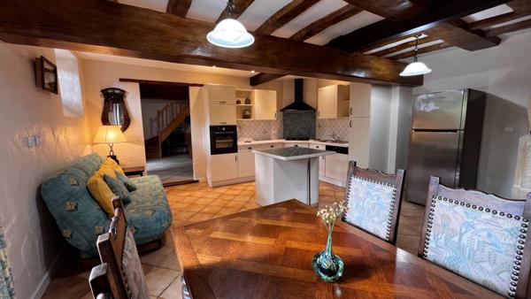 Charmant manoir du XVIIIe siècle et longère sur 1,6 hectare parfait pour une activité de gîtes