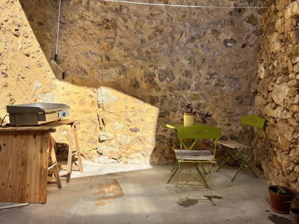 Maison de ville rénovée avec patio et 3 chambres à vendre à Mouleydier