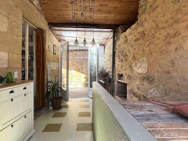 Maison de ville rénovée avec patio et 3 chambres à vendre à Mouleydier