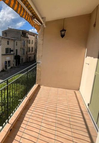 Appartement T3 70m2 centre historique Uzes