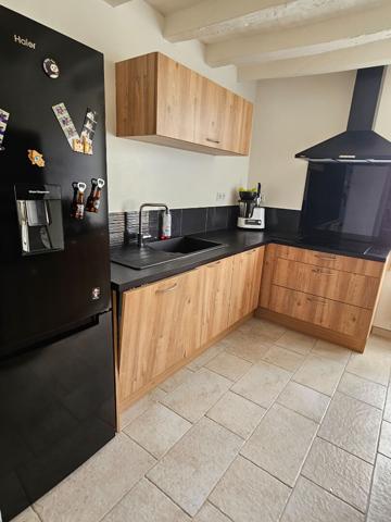 Maison de ville sur trois niveaux, 3 chambres - stationnement gratuit à proximité