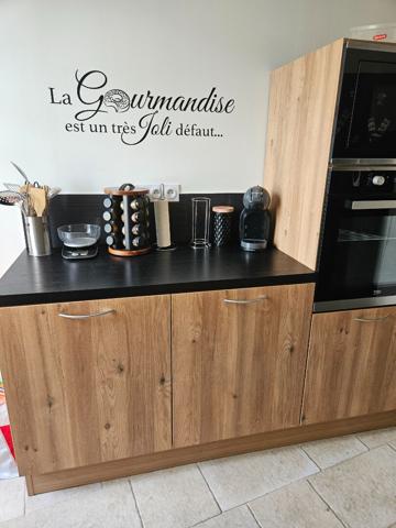 Maison de ville sur trois niveaux, 3 chambres - stationnement gratuit à proximité