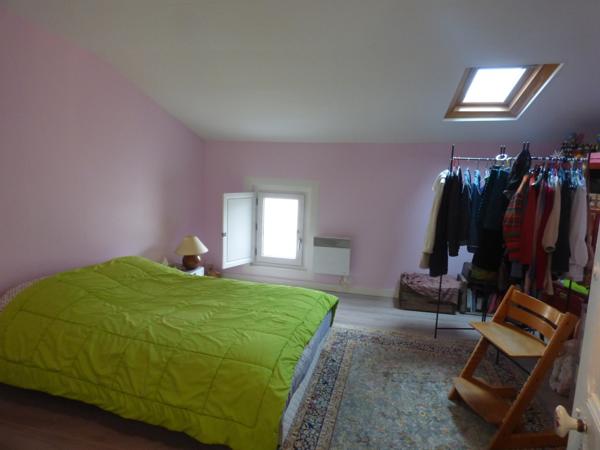 Maison de ville sur trois niveaux, 3 chambres - stationnement gratuit à proximité