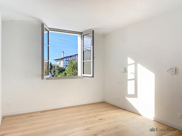 Maison
                                                                                                                                                                                                                                                                                                                        5 pièce(s)                                                                                                                                                                                                          3 chambre(s)                                                                                                                                                                                                          177  m²