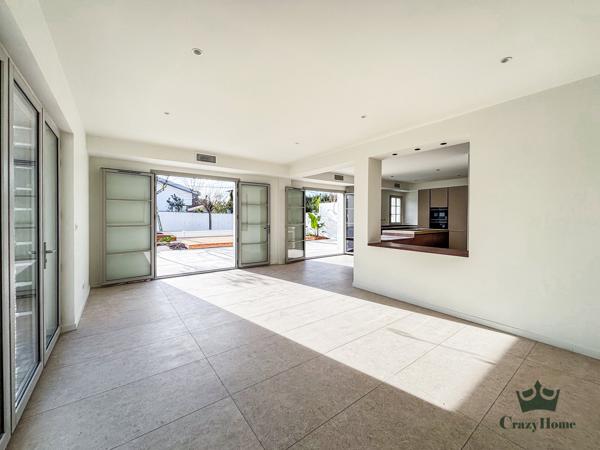 Maison
                                                                                                                                                                                                                                                                                                                        5 pièce(s)                                                                                                                                                                                                          3 chambre(s)                                                                                                                                                                                                          177  m²