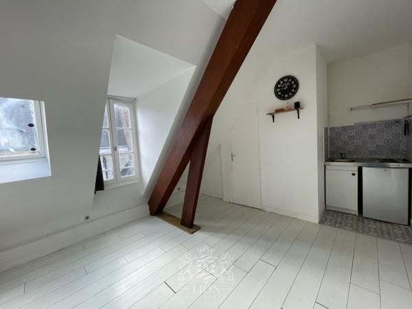 VIEUX LILLE - Studio dans rue prisée