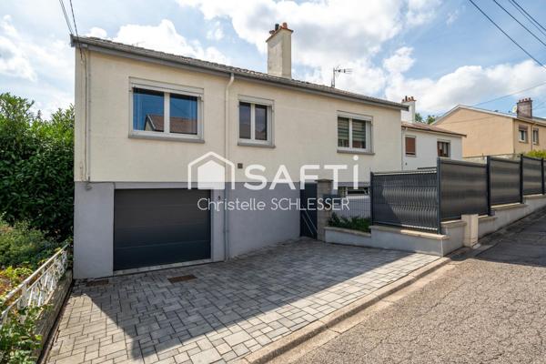 Maison individuelle sur sous-sol, avec trois chambres offrant un cadre de vie moderne, autonome et clé en main