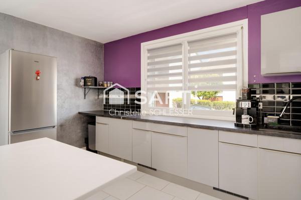 Maison individuelle sur sous-sol, avec trois chambres offrant un cadre de vie moderne, autonome et clé en main
