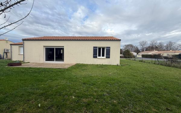 Maison à louer    4 pièces •  Épargnes