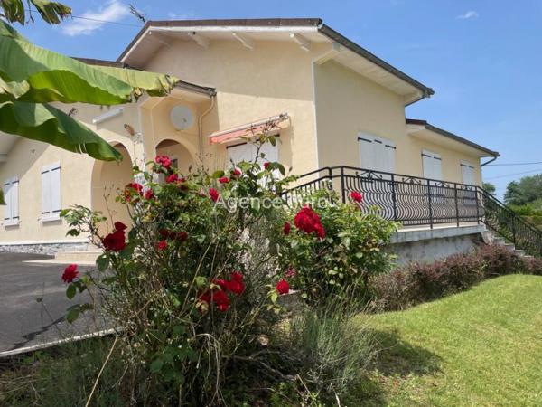 Maison - Proximite oloron-sainte-marie - Réf.:205288 SUR LES COTEAUX - 10 MN D'OLORON -VILLA DE CONCEPTION PLAIN-PIED AVEC GARAGE EN SOUS-SOL - T B E D'ENTRETIEN - ELECTRICITE AUX NORMES-