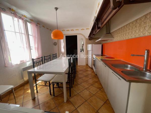 Maison - Proximite oloron-sainte-marie - Réf.:205288 SUR LES COTEAUX - 10 MN D'OLORON -VILLA DE CONCEPTION PLAIN-PIED AVEC GARAGE EN SOUS-SOL - T B E D'ENTRETIEN - ELECTRICITE AUX NORMES-