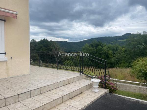 Maison - Proximite oloron-sainte-marie - Réf.:205288 SUR LES COTEAUX - 10 MN D'OLORON -VILLA DE CONCEPTION PLAIN-PIED AVEC GARAGE EN SOUS-SOL - T B E D'ENTRETIEN - ELECTRICITE AUX NORMES-