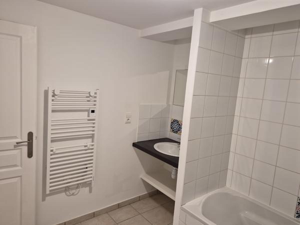 Immeuble
                                                                                                                                                
                                                                                                                                                
                                                                                                                                                
                                                    
                                                                                                                                                                                                                                                                                                                        160  m²                                                                                                                                                                                                         1 etage(s)