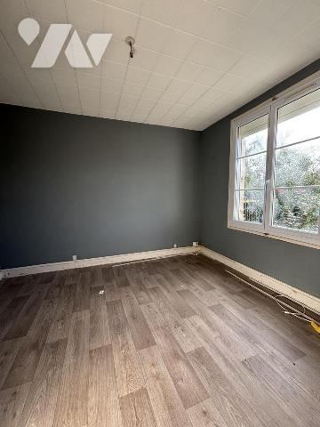 MAISON DE PLAIN PIED A RENOVER