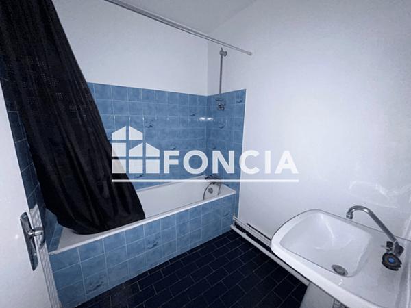 Location Studio 30.59 m² - 13-15-17 AVENUE MARECHAL FOCH Chatellerault 86100