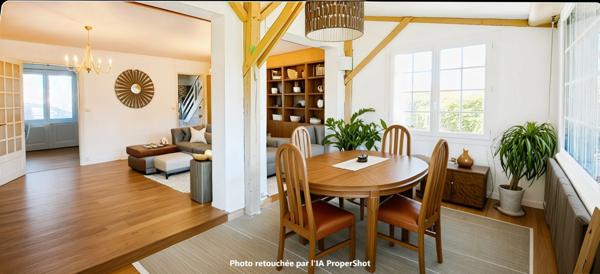 Dpt Vienne (86), Située à COUHE maison rénovée P8 d'environ 150m² - Terrain de 457 m²- commodités de PLAIN-PIED