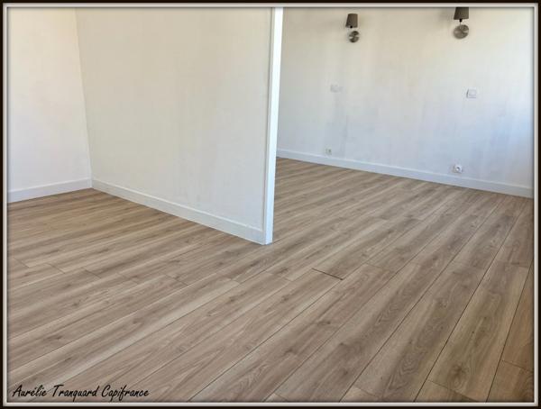 Dpt Vienne (86), Située à COUHE maison rénovée P8 d'environ 150m² - Terrain de 457 m²- commodités de PLAIN-PIED