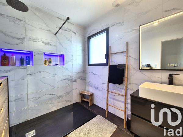 Maison 5 pièces de 154 m² à Cagnes-sur-Mer (06800)