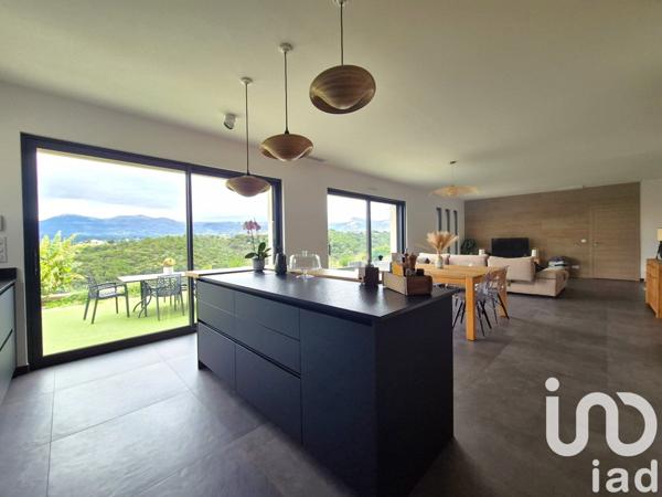 Maison 5 pièces de 154 m² à Cagnes-sur-Mer (06800)