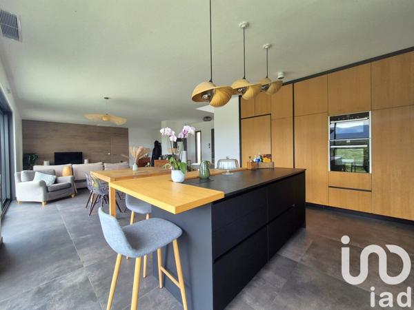 Maison 5 pièces de 154 m² à Cagnes-sur-Mer (06800)