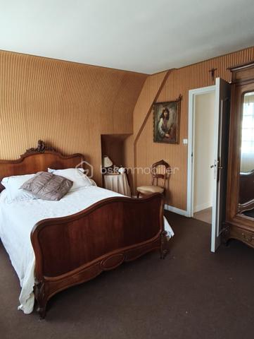 Maison à vendre Trégueux (secteur résidentiel et calme) 105 m2, quatre chambres, salon et salle à manger, cuisine équipée et aménagée, wc, garage, parking, jardin.
A l'étage, quatre chambres, salle de bain.
Terrain de 430m2.
Le rez de chaussée a été entièrement refait, prévoir un rafraîchissement pour l'étage.
Le secteur est calme, proche des commodités, transports, écoles.
Pour tous renseignements ou visites merci de me contacter Hervé Lorans BSKimmobilier 0610586227 (Exclusivité)