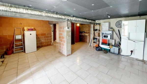 Maison 5 pièces 91 m² avec 3 chambres, sous-sol intégral, 2 garages et fort potentiel à Siorac-en-Périgord, au calme proche Dordogne