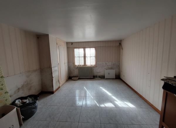 Maison 5 pièces 91 m² avec 3 chambres, sous-sol intégral, 2 garages et fort potentiel à Siorac-en-Périgord, au calme proche Dordogne