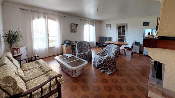 Maison 5 pièces 91 m² avec 3 chambres, sous-sol intégral, 2 garages et fort potentiel à Siorac-en-Périgord, au calme proche Dordogne