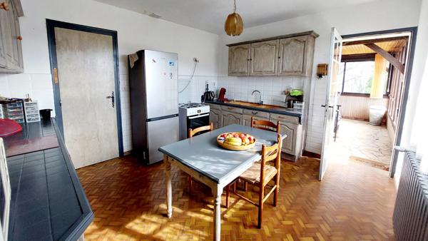 Maison 5 pièces 91 m² avec 3 chambres, sous-sol intégral, 2 garages et fort potentiel à Siorac-en-Périgord, au calme proche Dordogne