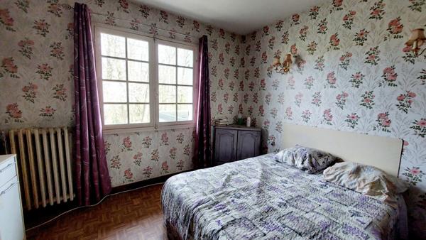 Maison 5 pièces 91 m² avec 3 chambres, sous-sol intégral, 2 garages et fort potentiel à Siorac-en-Périgord, au calme proche Dordogne