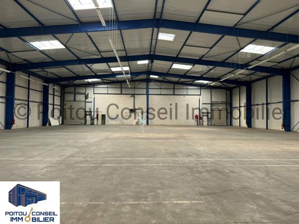 RARE BELLE HAUTEUR DE STOCKAGE ENTREPOT 1700 M2 ZONE MENDES FRANCE NIORT