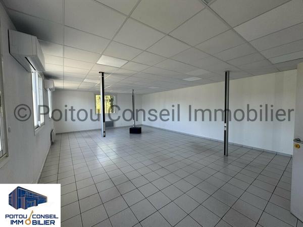 RARE BELLE HAUTEUR DE STOCKAGE ENTREPOT 1700 M2 ZONE MENDES FRANCE NIORT