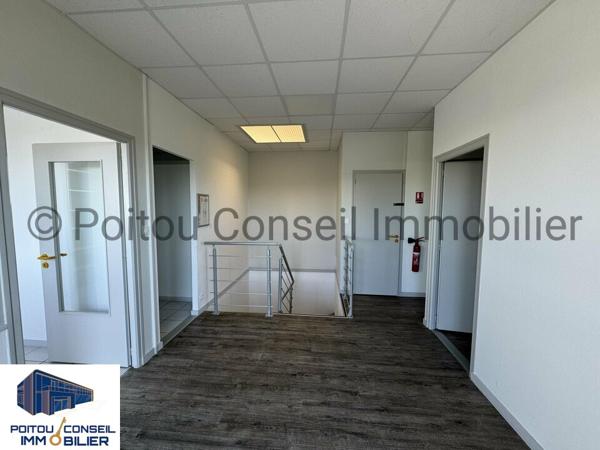 RARE BELLE HAUTEUR DE STOCKAGE ENTREPOT 1700 M2 ZONE MENDES FRANCE NIORT